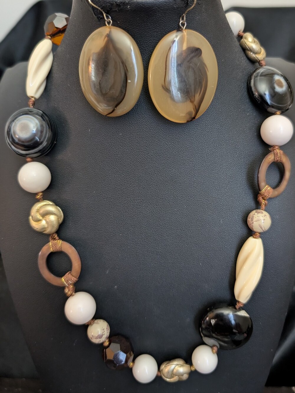 ##35.Striking! Vintage "Agate Eye " Necklace . Lucite Earrings with Inclusions